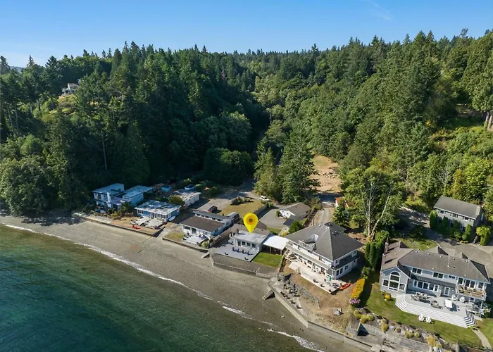 116 - Inviting Waterfront Haven Bbq