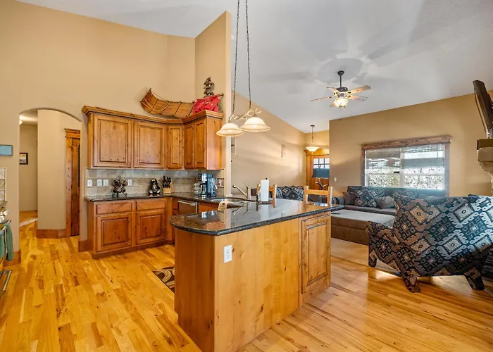 Black Bear Inn - Pet Friendly - Trailer Parking - Close To Lake - Rustic