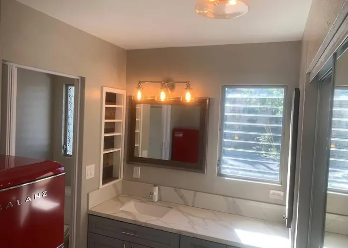 Unit A Kaiupoho - Island Elegance: Prime Spot