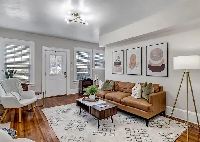 Cozy Retreat - Walkable To Bars & Restaurants