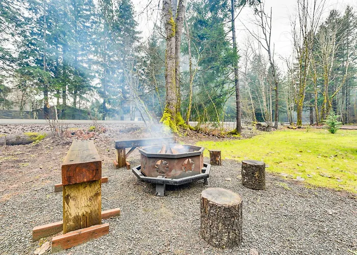 Family-Friendly Packwood Retreat W/ Deck!