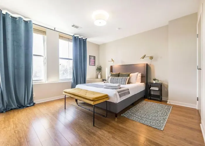 Chic Cherry St Stay, Walk To Downtown Eats