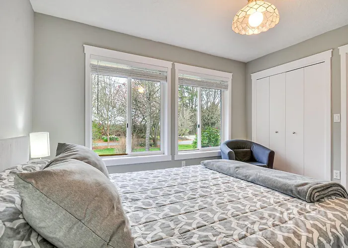 Fully Remodeled Hillsboro Home W/ Home Theater!