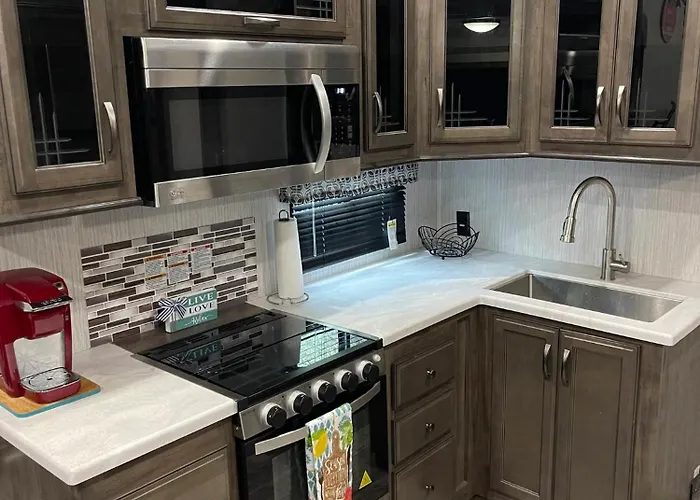 Glamping At Its Best-Sleeps 6 With Golf Cart