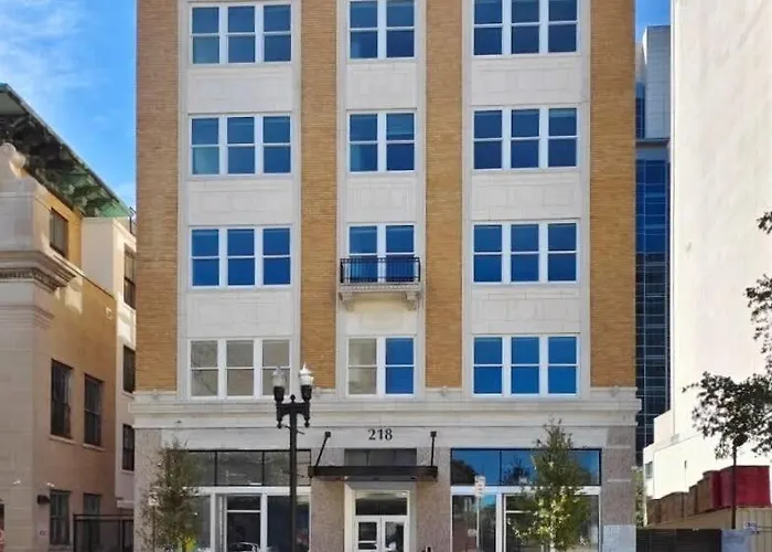 Fun Cozy Apts - 1 25 Mile Walk To Tiaa Bnk Fld