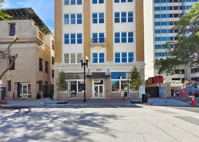 Fun Cozy Apts - 1 25 Mile Walk To Tiaa Bnk Fld
