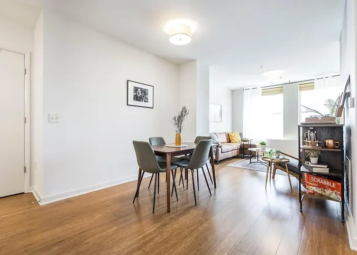 Chic Cherry St Stay, Walk To Downtown Eats