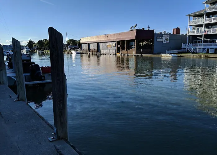 Port Huron Temp Stays - Apartment 1