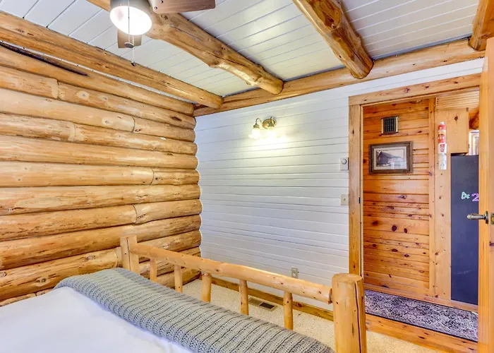 Lakefront Park Rapids Cabin W/ Decks & Boat Dock!