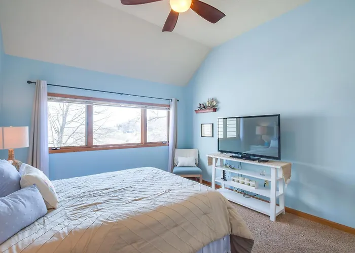 Galena Townhome W/ Deck & Golf Course View!