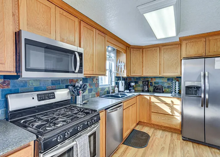 Pet-Friendly Buena Vista Home W/ Yard & Hot Tub!