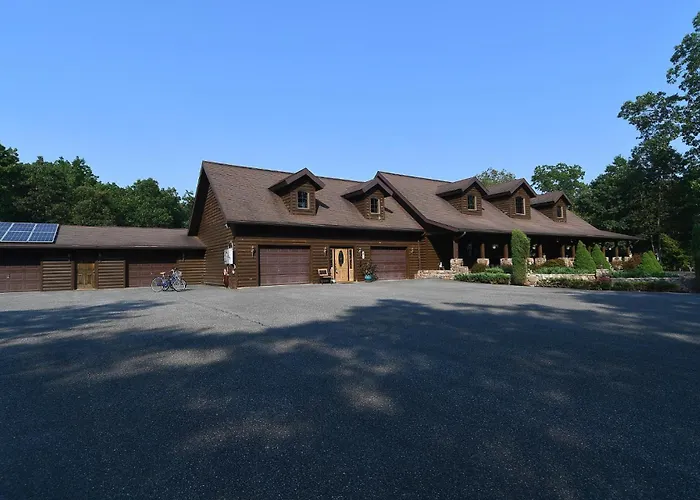 Mountain Meltdown - Pet Friendly, Grill, Wifi, Fire Pit, Ev Station -Shared Space - Grill, Fire Pit, Covered Porch, Fountain Pond