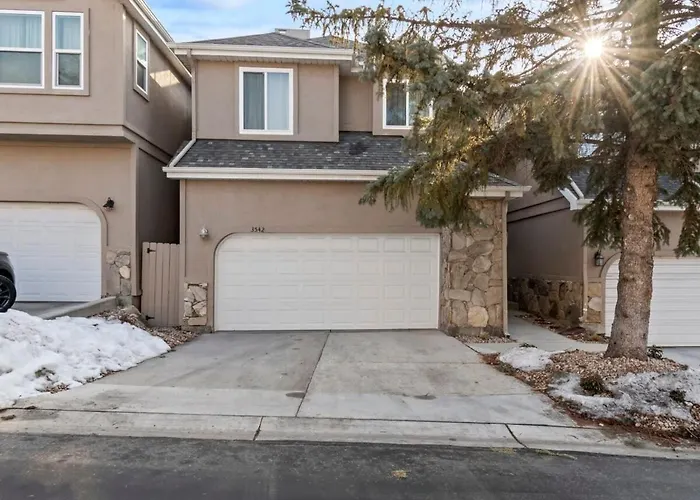 Lovely 4 Bdr Home With Private Hot Tub Near Trails
