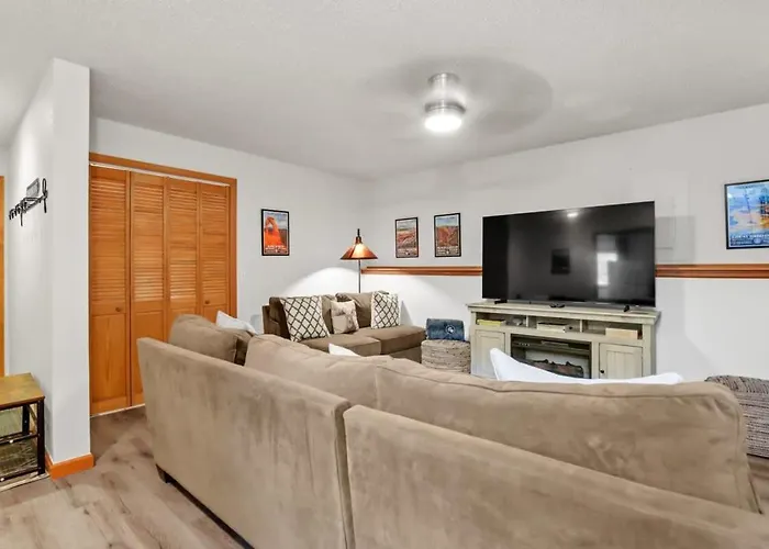 Gorgeous 4Br Home With An Amazing Mountain Setting
