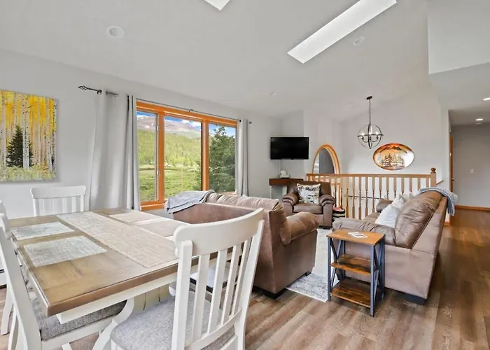 Gorgeous 4Br Home With An Amazing Mountain Setting