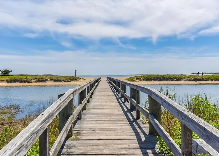 Stylish Home Dog Friendly Close To Beach