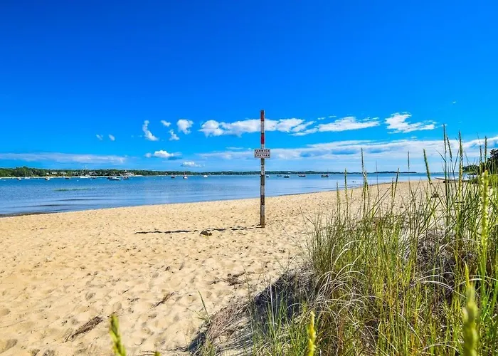 5 Min Walk To Red River Beach