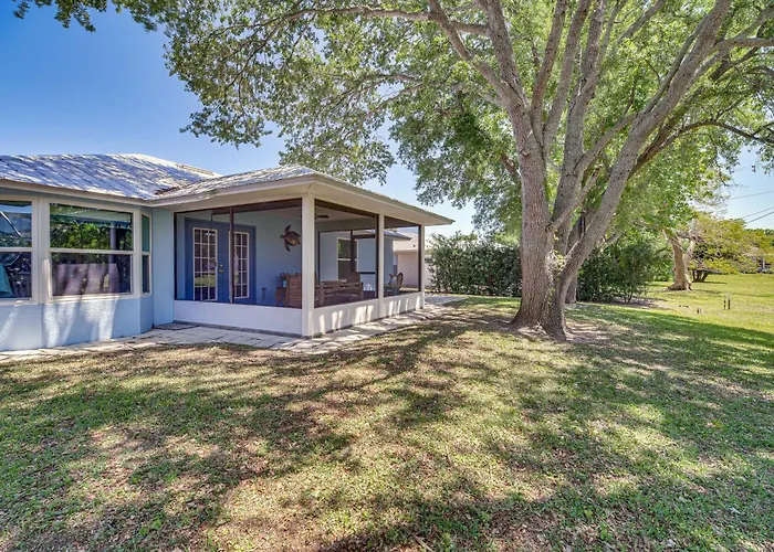 Pet-Friendly Sebastian Home: W/ Porch + Lake View!