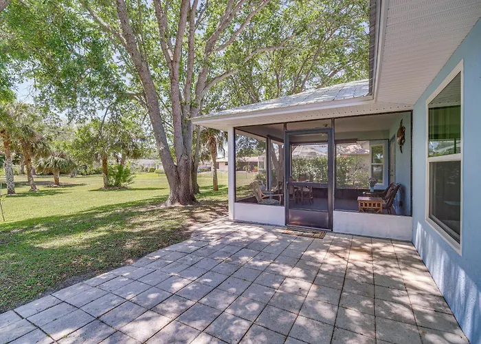 Pet-Friendly Sebastian Home: W/ Porch + Lake View!