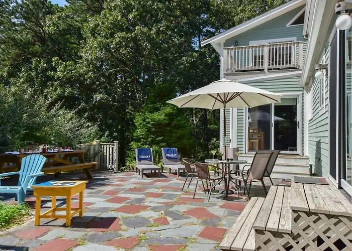 Beautiful Private & Spacious Great Location Large Outdoor Stone Patio