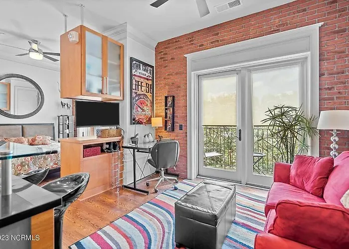 Downtown Condo*Balcony*River*Pet Friendly*Beach