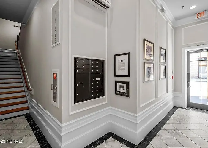 Downtown Condo*Balcony*River*Pet Friendly*Beach