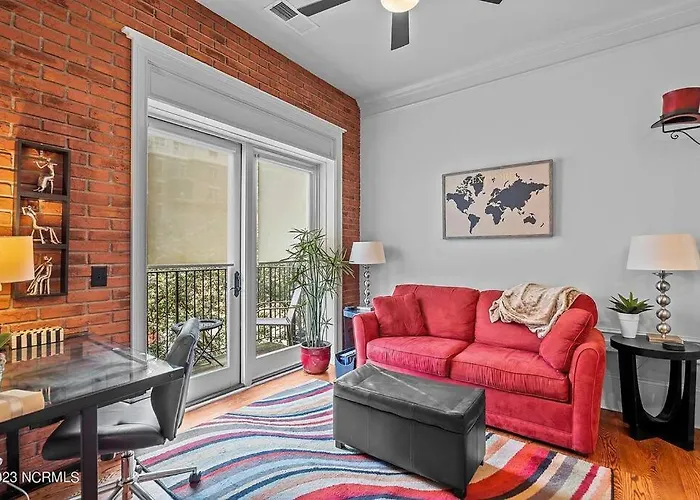 Downtown Condo*Balcony*River*Pet Friendly*Beach