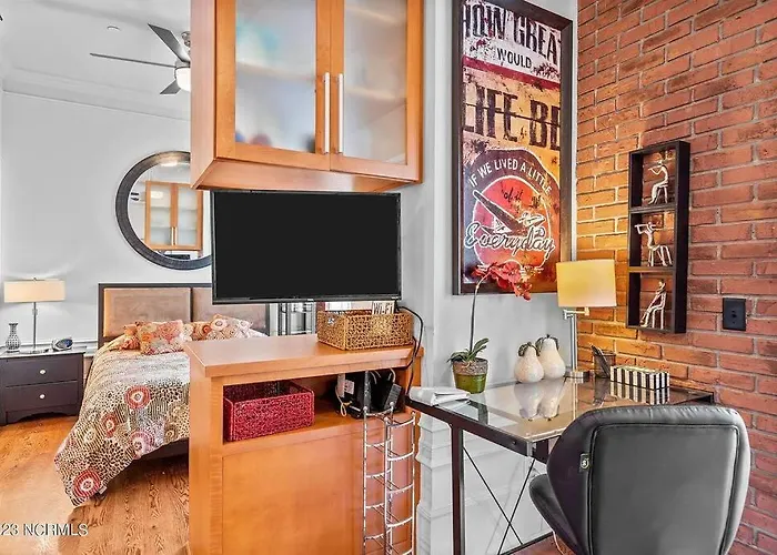 Downtown Condo*Balcony*River*Pet Friendly*Beach