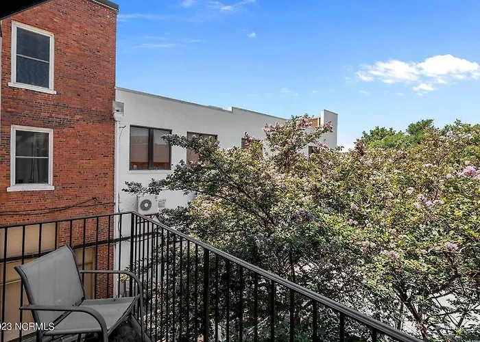 Downtown Condo*Balcony*River*Pet Friendly*Beach