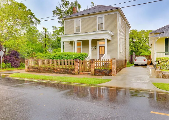 Walk To Downtown: Historic Home In Mobile