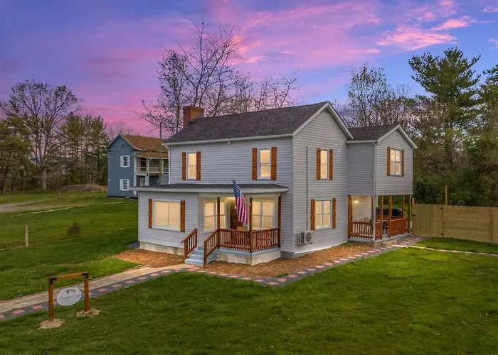Pondview 4Br Cabin-Walk To Caverns, Hot Tub, Wi-Fi