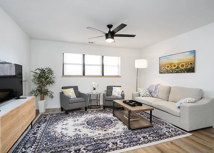 Walk To K-State - Cozy Manhattan Retreat