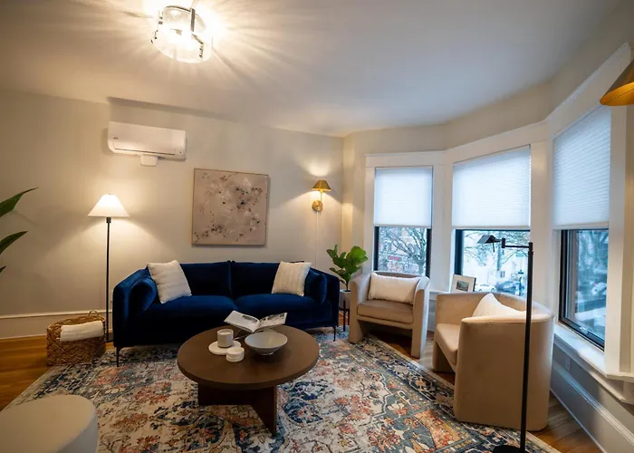 Apt In The Heart Of Main Street