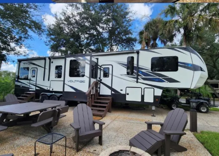 2 Bedroom Glamping Rv W/Golf Cart