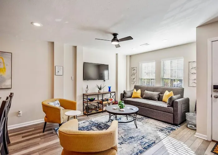 Winter Retreat 3B 3Ba Huge Backyard Mins From Downtown