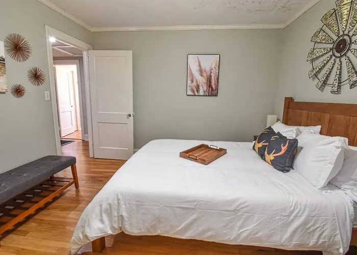 Sweet Home Alabama Sleeps 8