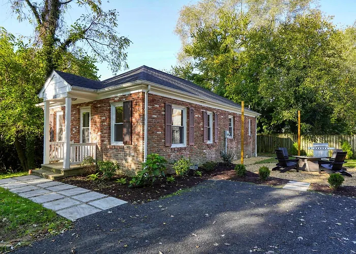 Adorable 2-Bedroom Bungalow Near Easton, Denton