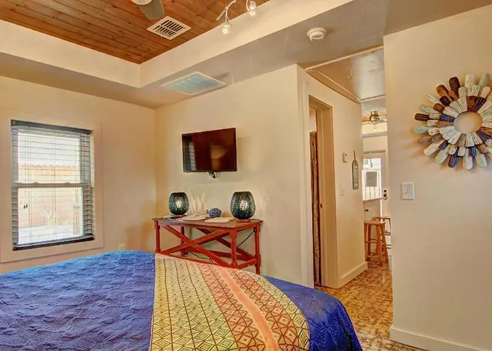 Lorna Beach Cottage At Spanish Village