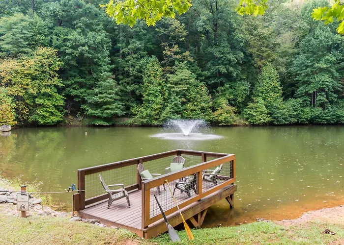 New! Lakeview Retreat - 3 Bed, Hot Tub, Ping-Pong
