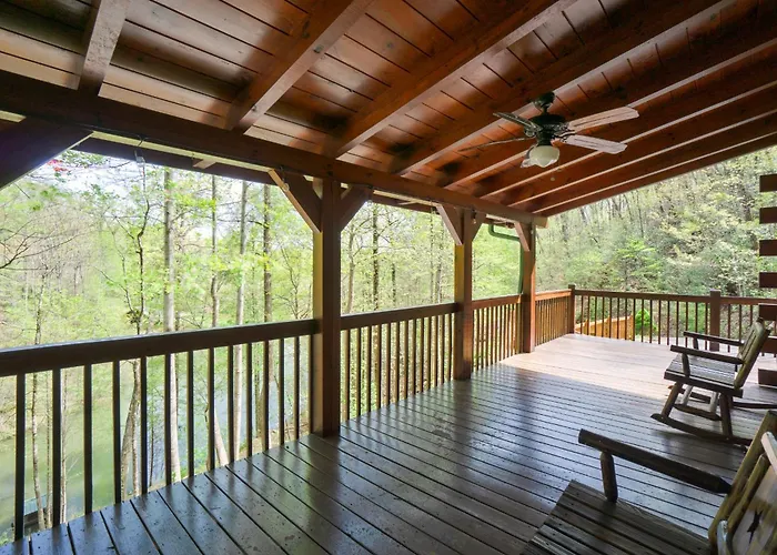 New! Lakeview Retreat - 3 Bed, Hot Tub, Ping-Pong