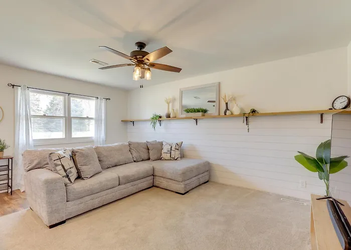 Family-Friendly Lincoln Home W/ Sandbox & Grill!