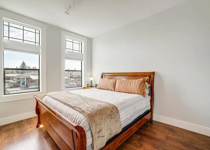 Modern Blaine Condo Rental < 1 Mi To Boat Harbor!