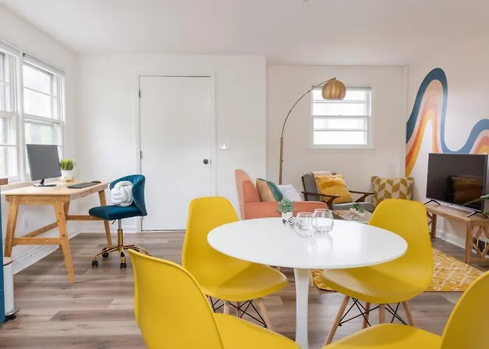 Retro Retreat: 1Br Home W/ Wfh Desk, Livingroom, And Fire Pit