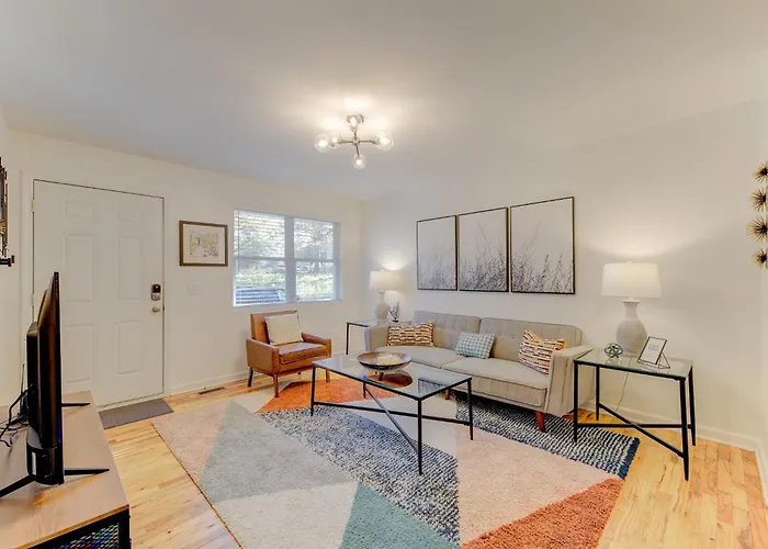 Modern Renovated Apartment