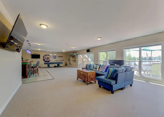 Luxurious Stay On Lake Murray