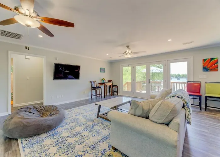 Luxurious Stay On Lake Murray