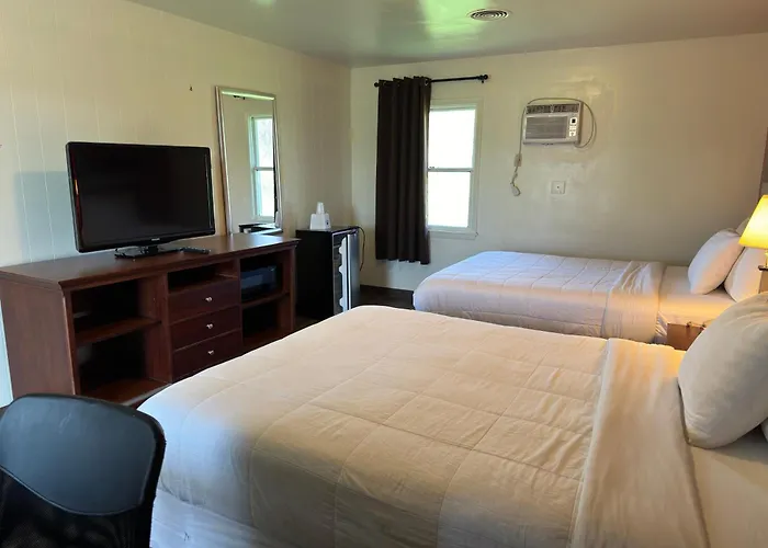 Thruway Holiday Motel