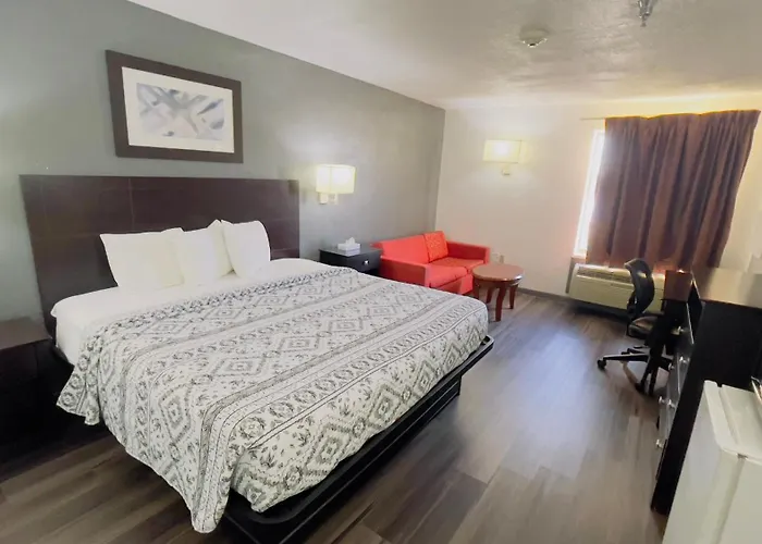Pinckneyville Inn And Suites