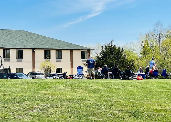 Pinckneyville Inn And Suites