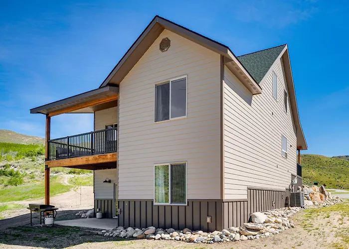 Pateros Home W/ Deck, 7 Mi To Alta Lake Park!